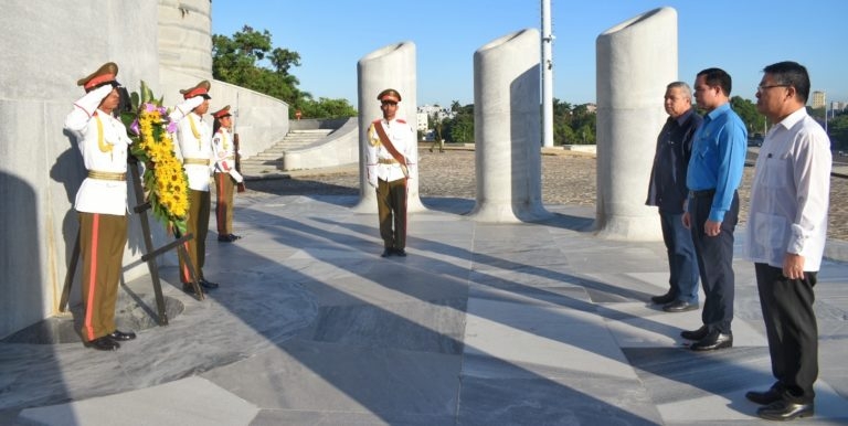 Đoàn đại biểu Công đoàn Việt Nam thăm và làm việc tại Cuba