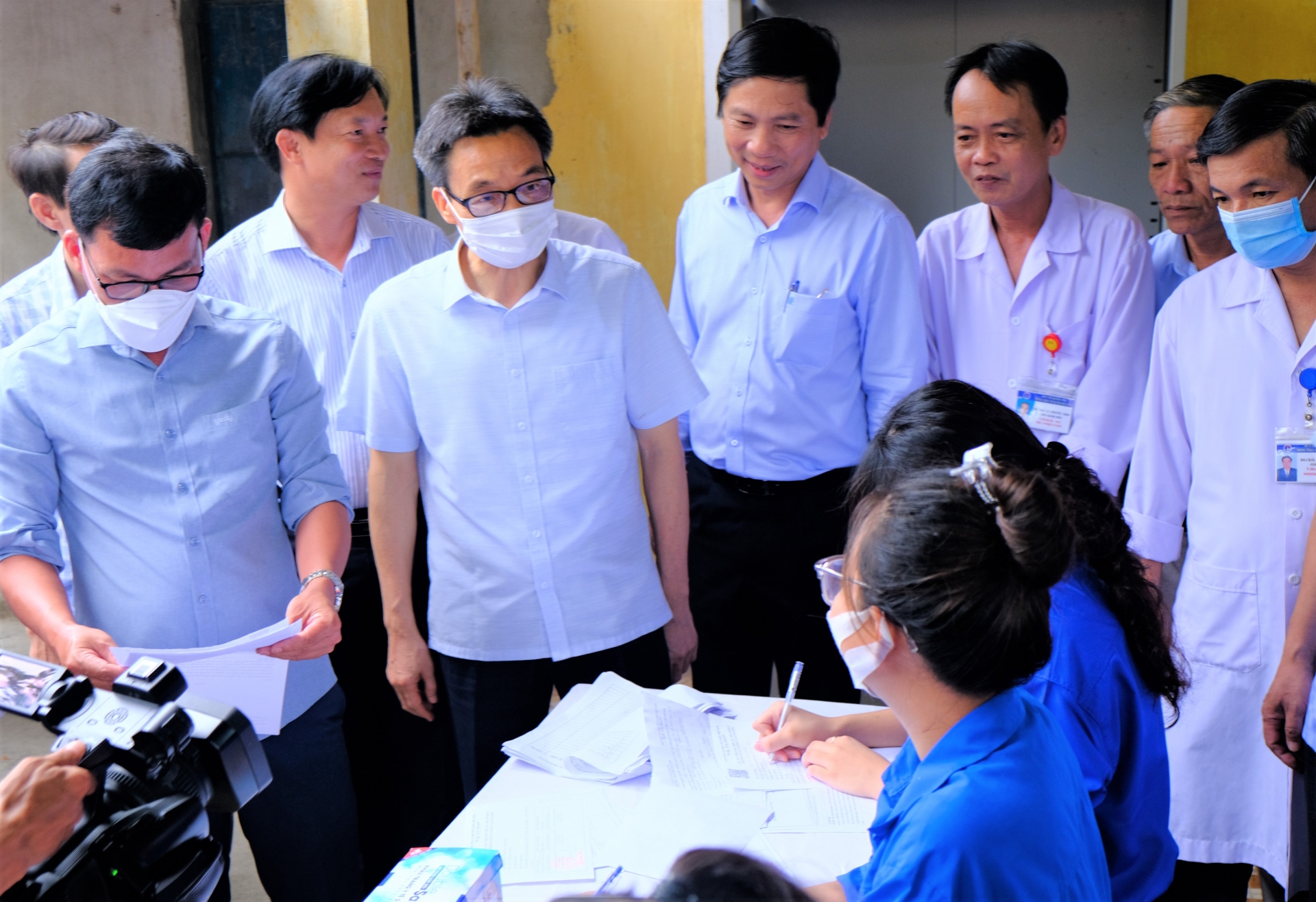 Phó Thủ tướng Vũ Đức Đam thăm hỏi lực lượng tìm kiếm hài cốt liệt sĩ tại Quảng Trị Phó Thủ tướng Vũ Đức Đam thăm hỏi lực lượng tìm kiếm hài cốt liệt sĩ tại Quảng Trị