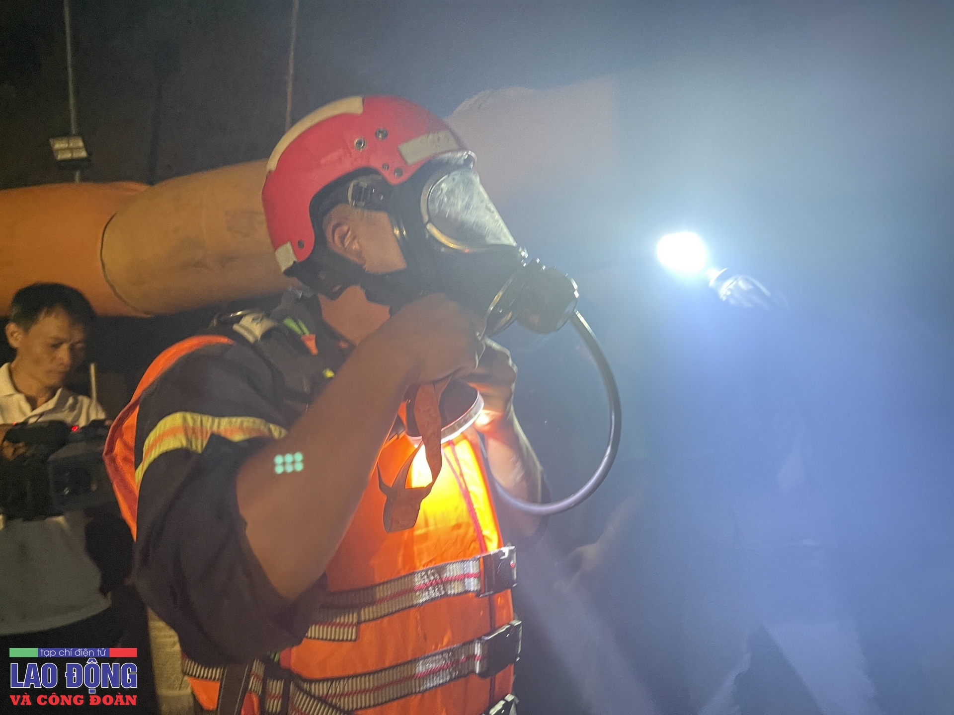 Cận cảnh hầm thủy điện, nơi công nhân bị lũ cuốn mất tích Cận cảnh hầm thủy điện, nơi công nhân bị lũ cuốn mất tích