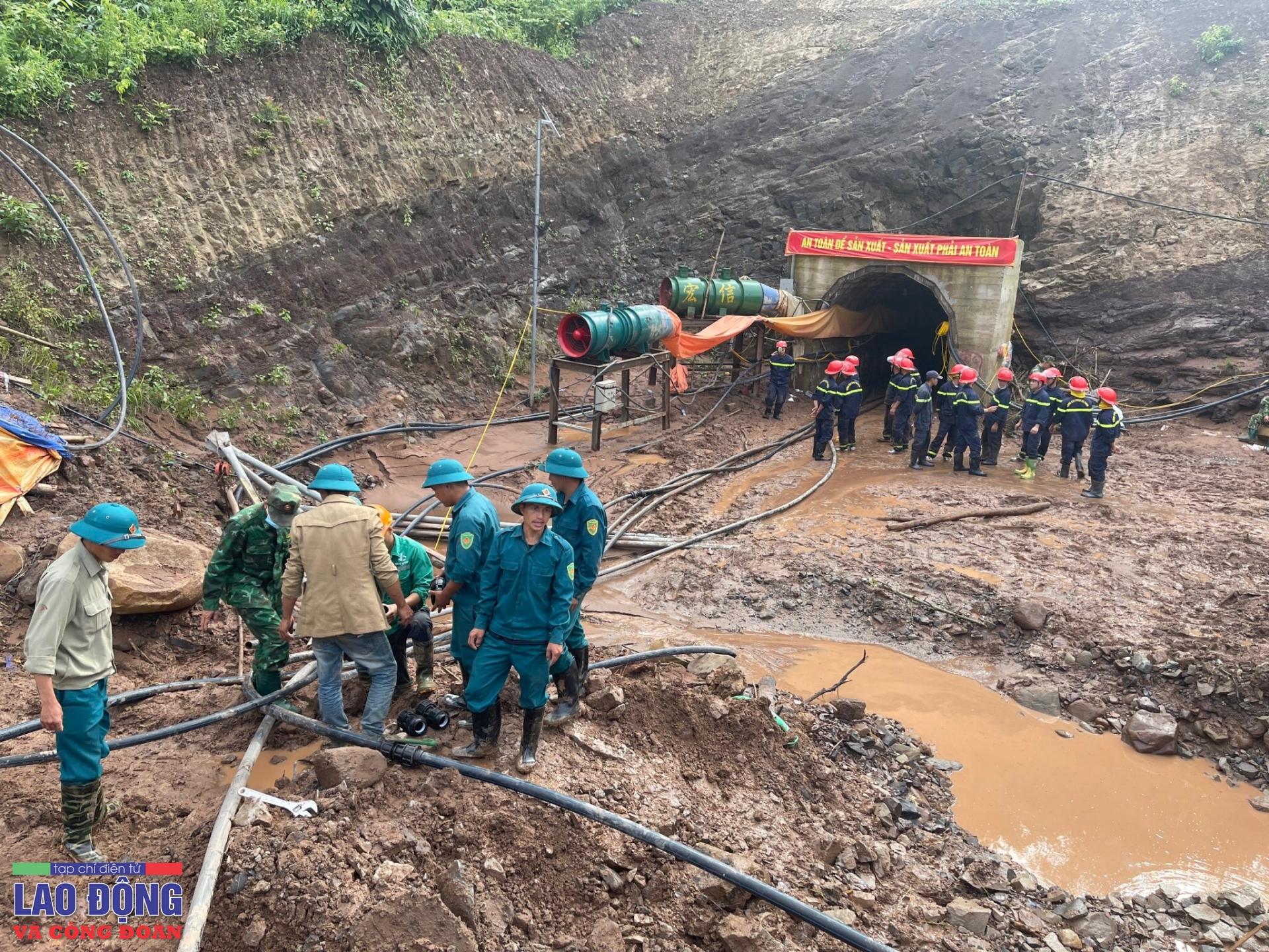 Cận cảnh hầm thủy điện, nơi công nhân bị lũ cuốn mất tích Cận cảnh hầm thủy điện, nơi công nhân bị lũ cuốn mất tích