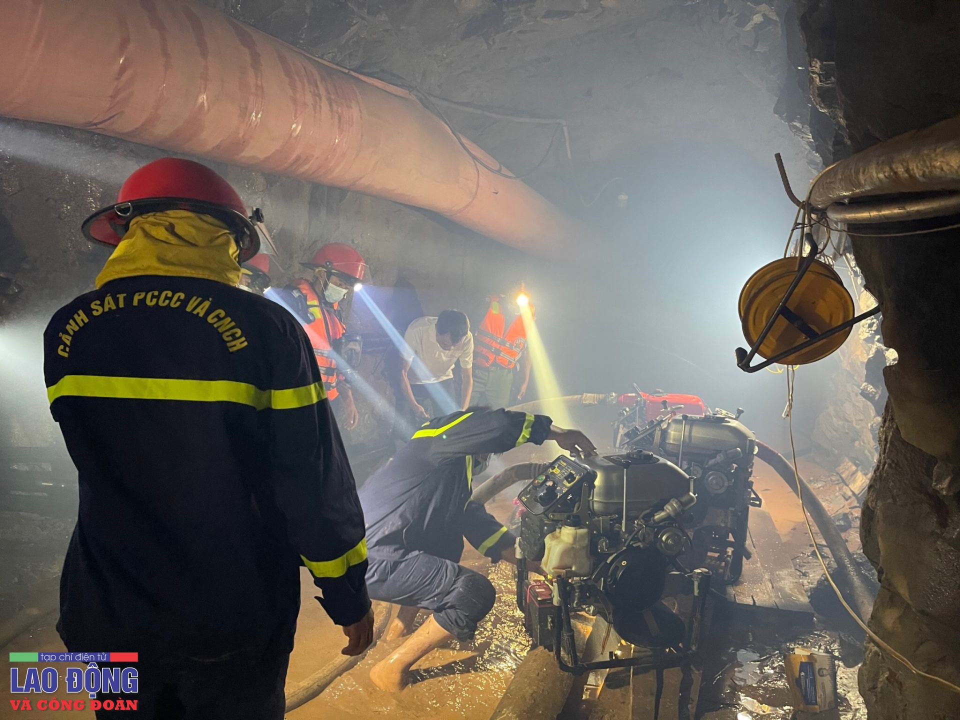 Cận cảnh hầm thủy điện, nơi công nhân bị lũ cuốn mất tích Cận cảnh hầm thủy điện, nơi công nhân bị lũ cuốn mất tích