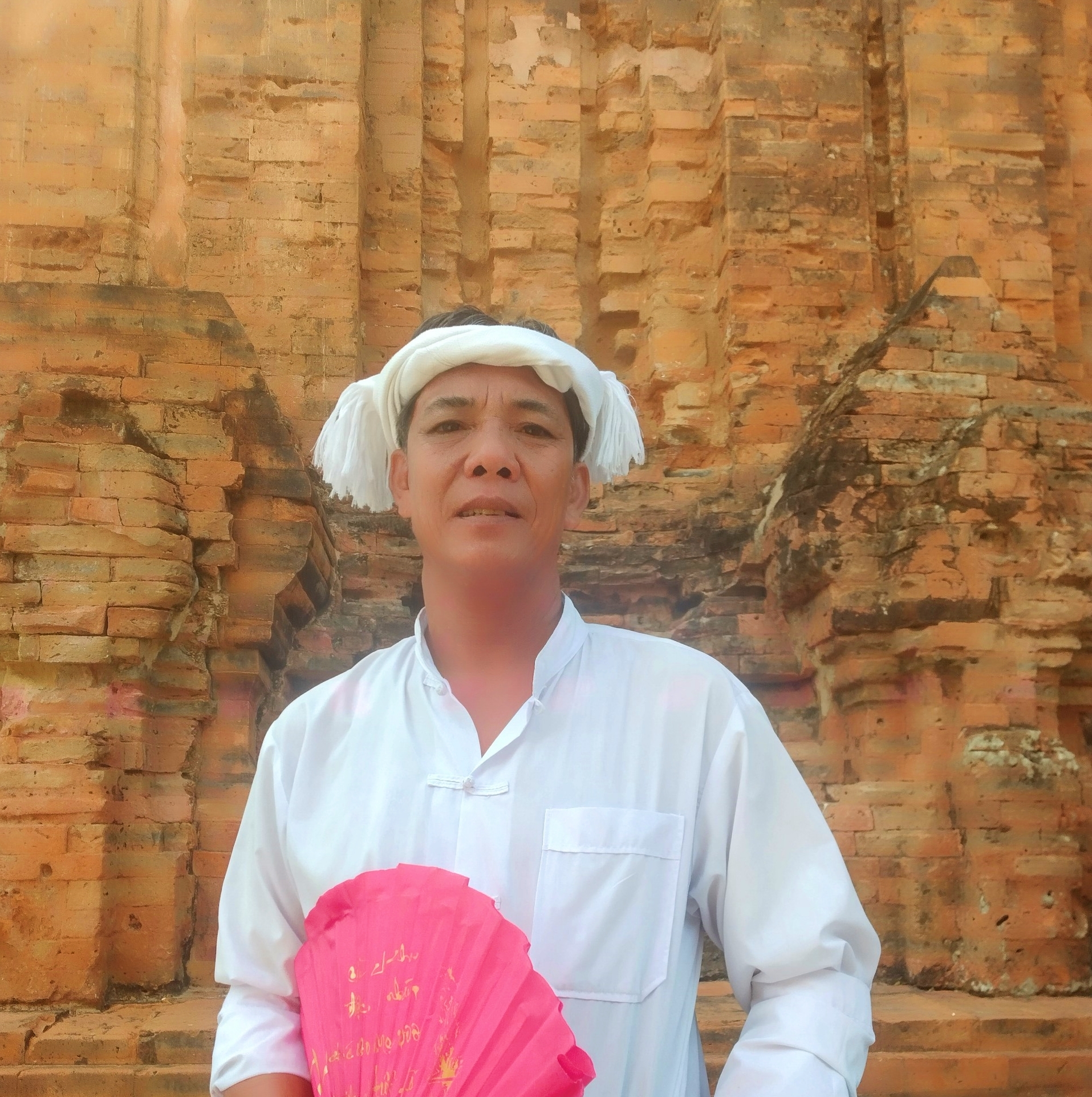 Du lịch phục hồi, hoạt động múa Chăm nhộn nhịp bên ngôi tháp nghìn tuổi