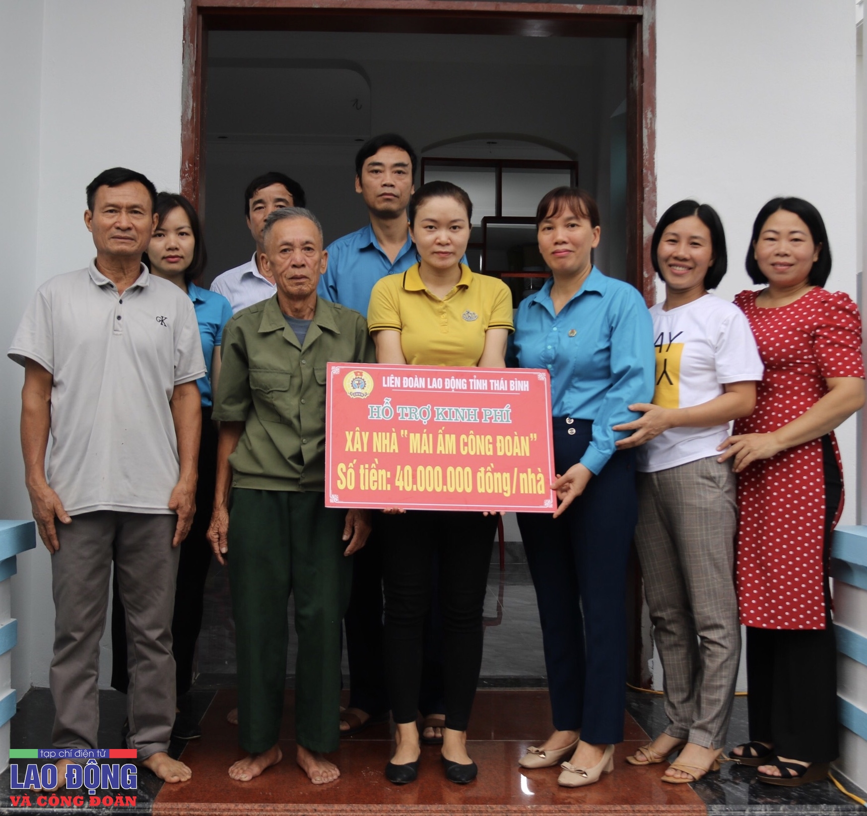 Hỗ trợ cô giáo xây nhà “Mái ấm Công đoàn”