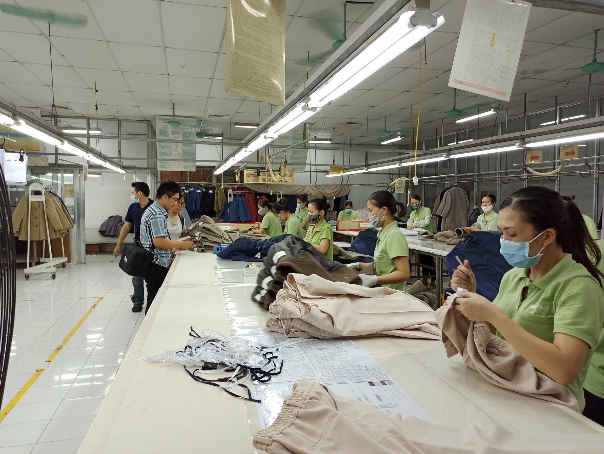 Ngành May: Điều kiện lao động ảnh hưởng sức khỏe thế nào? Điều kiện làm việc ảnh hưởng sức khỏe lao động ngành May thế nào?