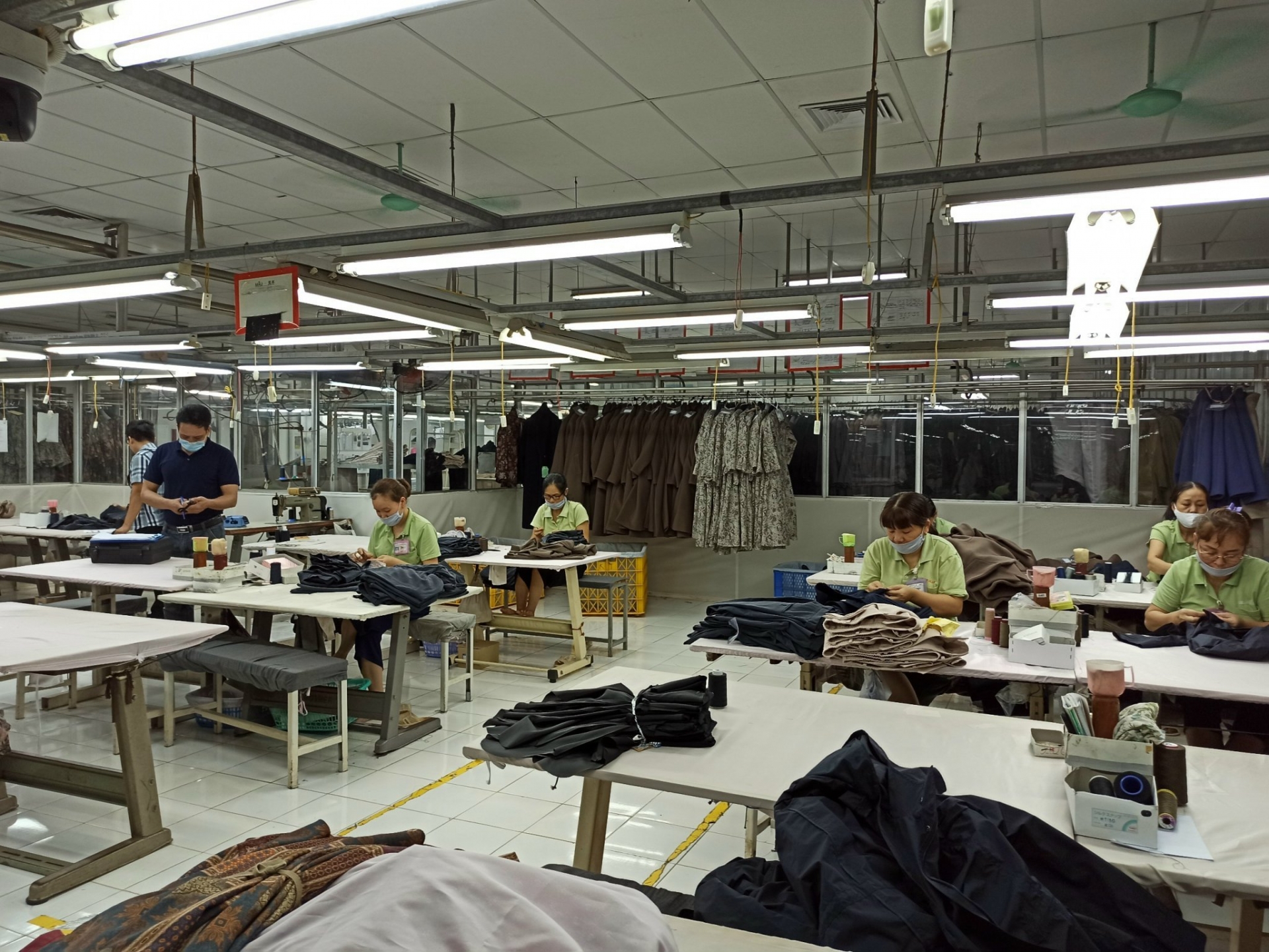 Ngành May: Điều kiện lao động ảnh hưởng sức khỏe thế nào? Điều kiện làm việc ảnh hưởng sức khỏe lao động ngành May thế nào?