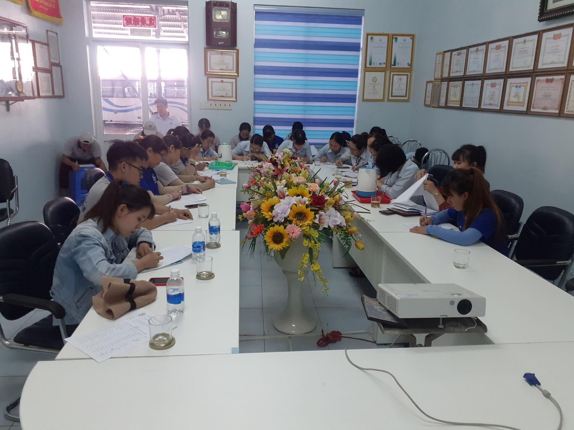 “An toàn, vệ sinh viên đồng hành vì sự đi lên của doanh nghiệp” “An toàn, vệ sinh viên đồng hành vì sự đi lên của doanh nghiệp”