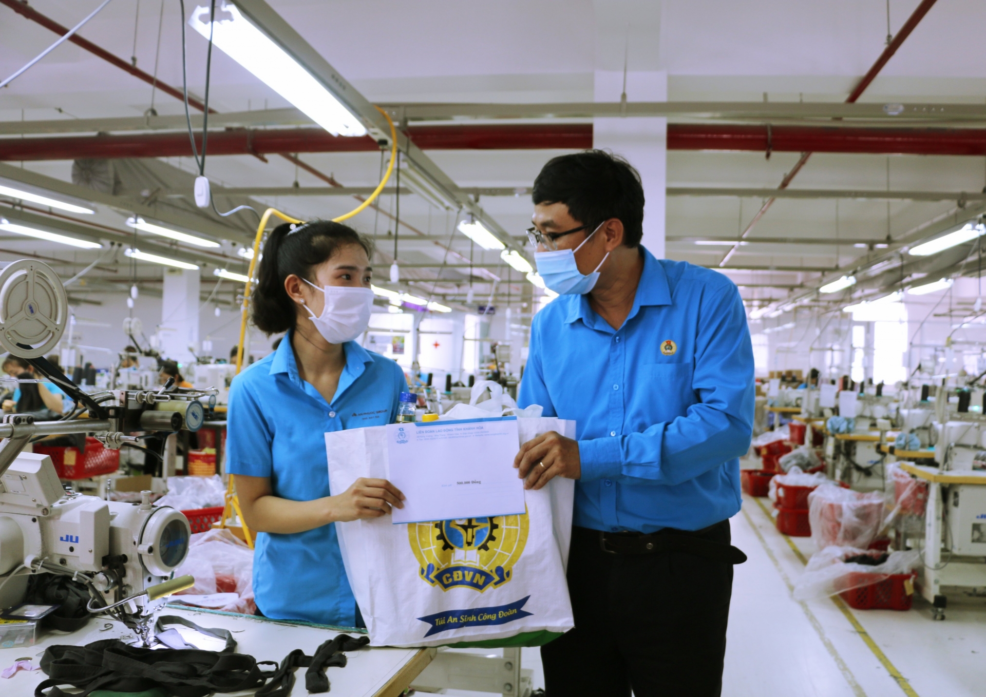 “An toàn, vệ sinh viên đồng hành vì sự đi lên của doanh nghiệp” “An toàn, vệ sinh viên đồng hành vì sự đi lên của doanh nghiệp”