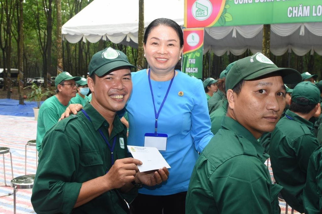 Công đoàn Cao su Việt Nam tập trung nguồn lực chăm lo cho đoàn viên, lao động nghèo Công đoàn Cao su Việt Nam tập trung nguồn lực chăm lo cho đoàn viên, lao động nghèo