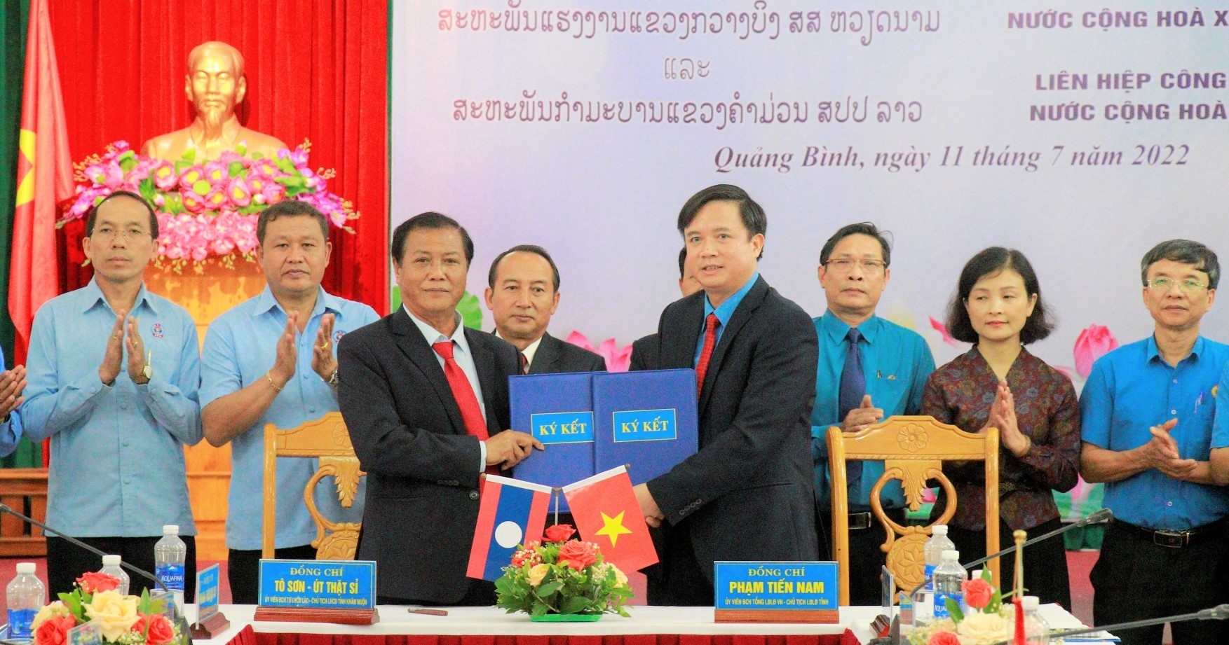 Công đoàn hai tỉnh Quảng Bình - Khăm Muộn hội đàm và ký kết biên bản hợp tác Công đoàn hai tỉnh Quảng Bình - Khăm Muộn hội đàm và ký kết biên bản hợp tác