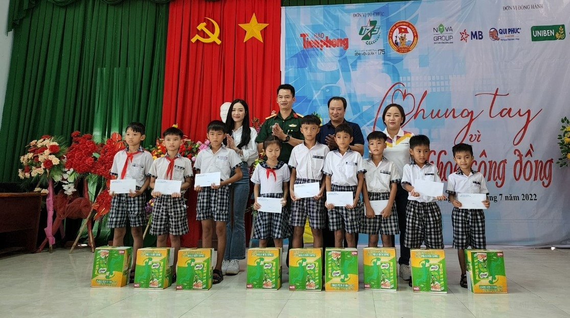 NovaGroup đồng hành với b Quân y 175 khám bệnh, phát thuốc cho 600 hộ dân khó khăn