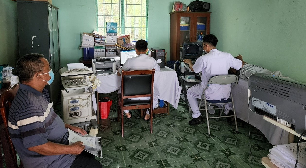 NovaGroup đồng hành với b Quân y 175 khám bệnh, phát thuốc cho 600 hộ dân khó khăn