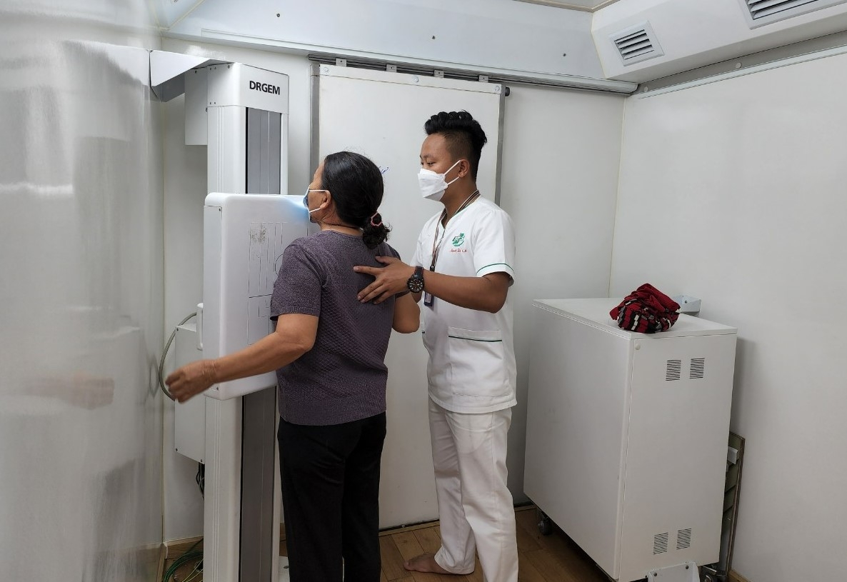 NovaGroup đồng hành với b Quân y 175 khám bệnh, phát thuốc cho 600 hộ dân khó khăn