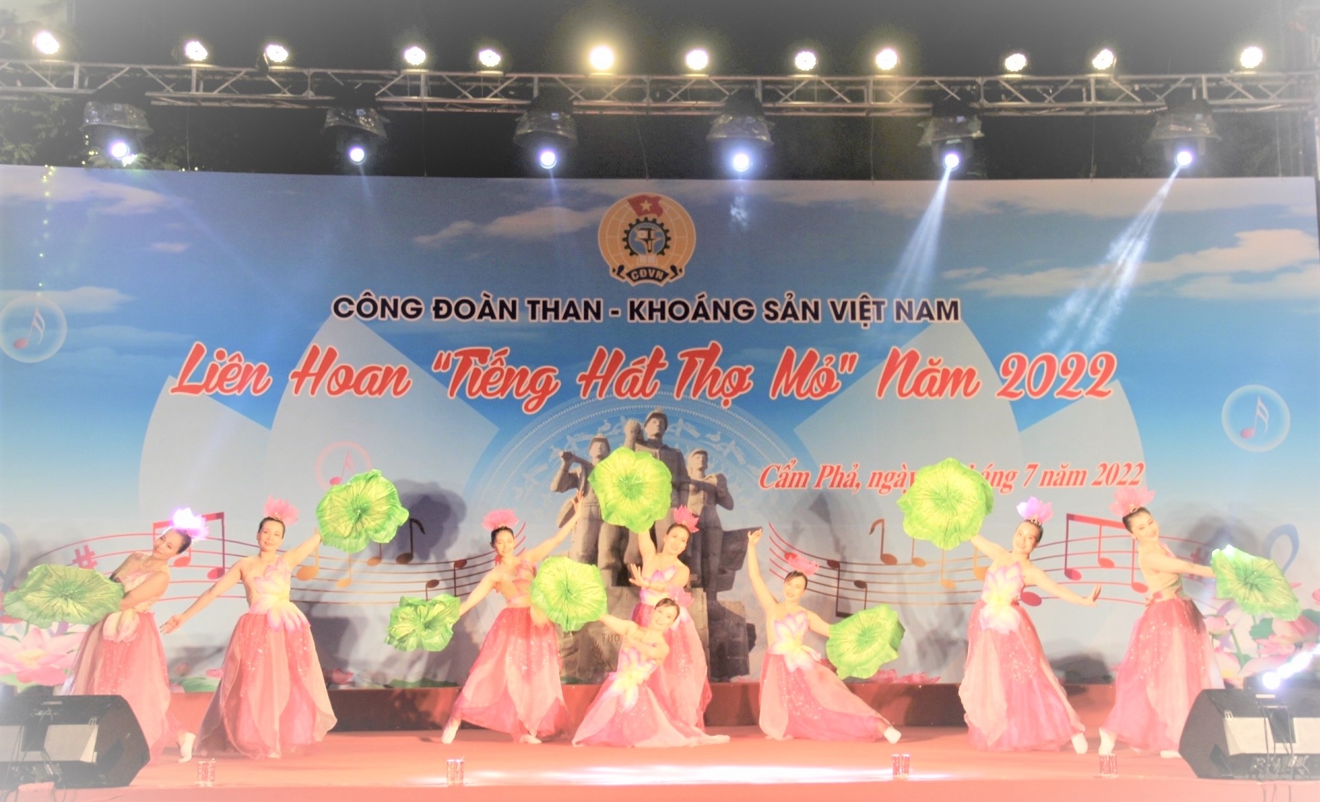 Liên hoan Tiếng hát thợ mỏ vùng Cẩm Phả: Sôi nổi nhiều đặc sắc Liên hoan Tiếng hát thợ mỏ vùng Cẩm Phả: Sôi nổi nhiều đặc sắc