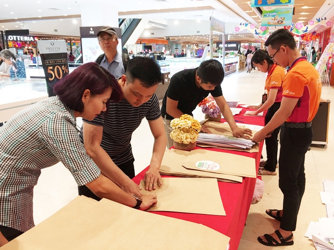 Ngày Túi giấy thế giới: Vì một môi trường tươi đẹp hơn Ngày Túi giấy thế giới: Vì một môi trường tươi đẹp hơn