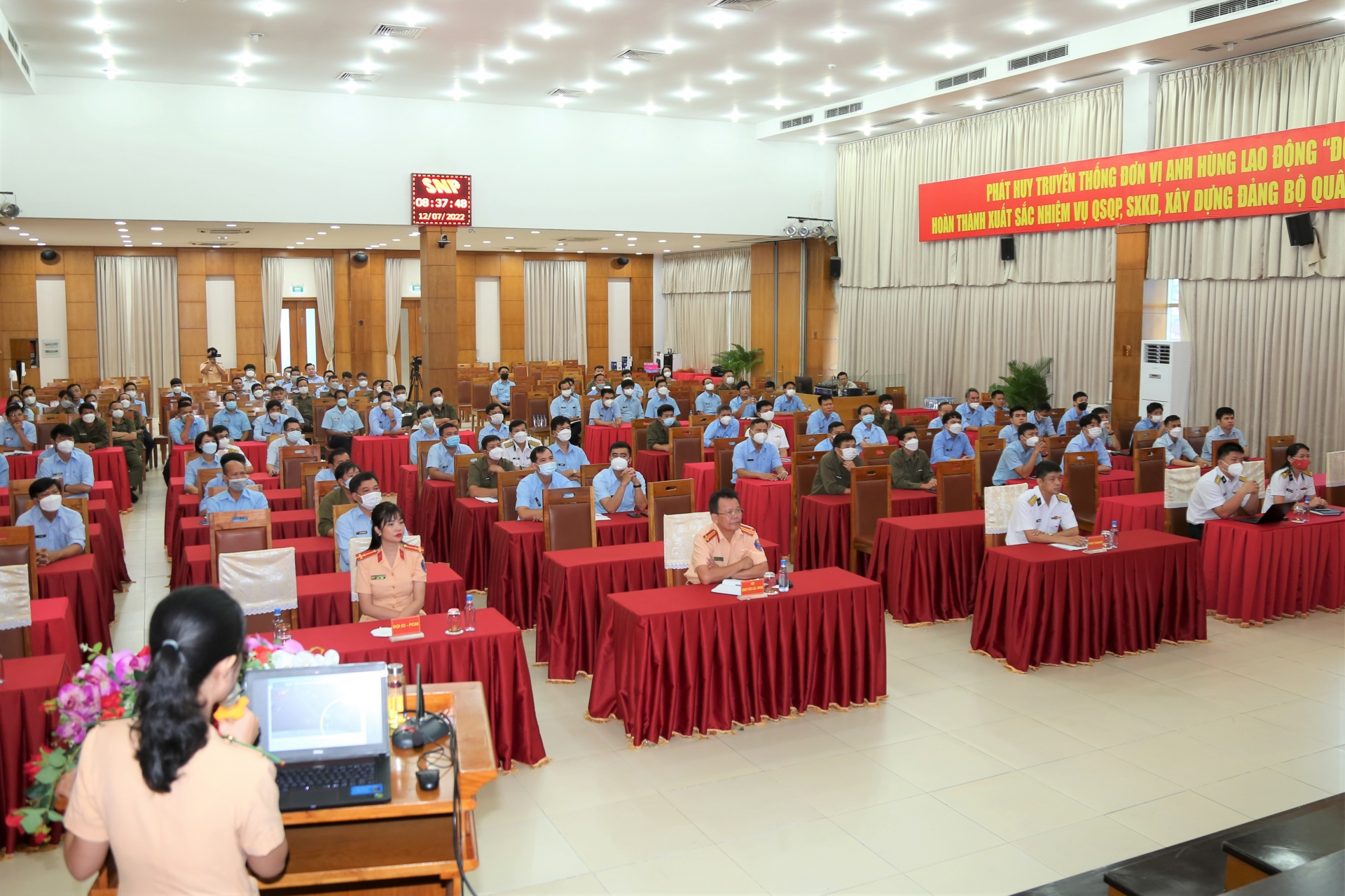 Tuyên truyền phổ biến pháp luật về trật tự an toàn giao thông cho NLĐ Tuyên truyền phổ biến pháp luật về trật tự an toàn giao thông cho NLĐ