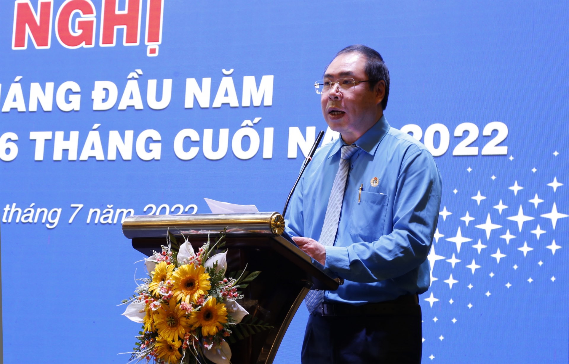 Trao hơn 1.000 suất quà cho người lao động khó khăn trong Tháng Công nhân