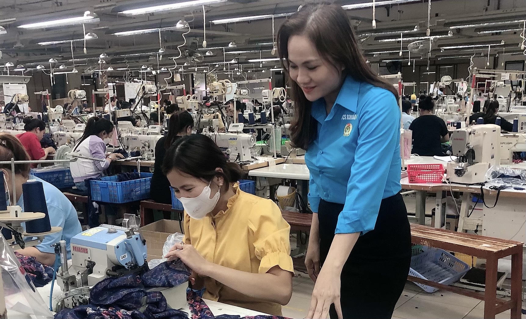 Nữ cán bộ công đoàn “nghe công nhân nói – nói công nhân hiểu” Nữ cán bộ công đoàn “nghe công nhân nói – nói công nhân hiểu”