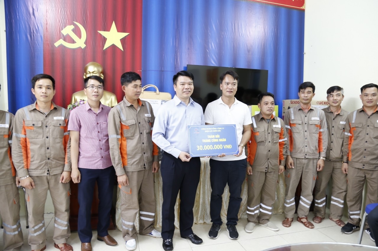 Yêu cầu người lao động hỏi, trả lời 3 câu hỏi an toàn trước khi vào làm việc Yêu cầu người lao động hỏi, trả lời 3 câu hỏi an toàn trước khi vào làm việc