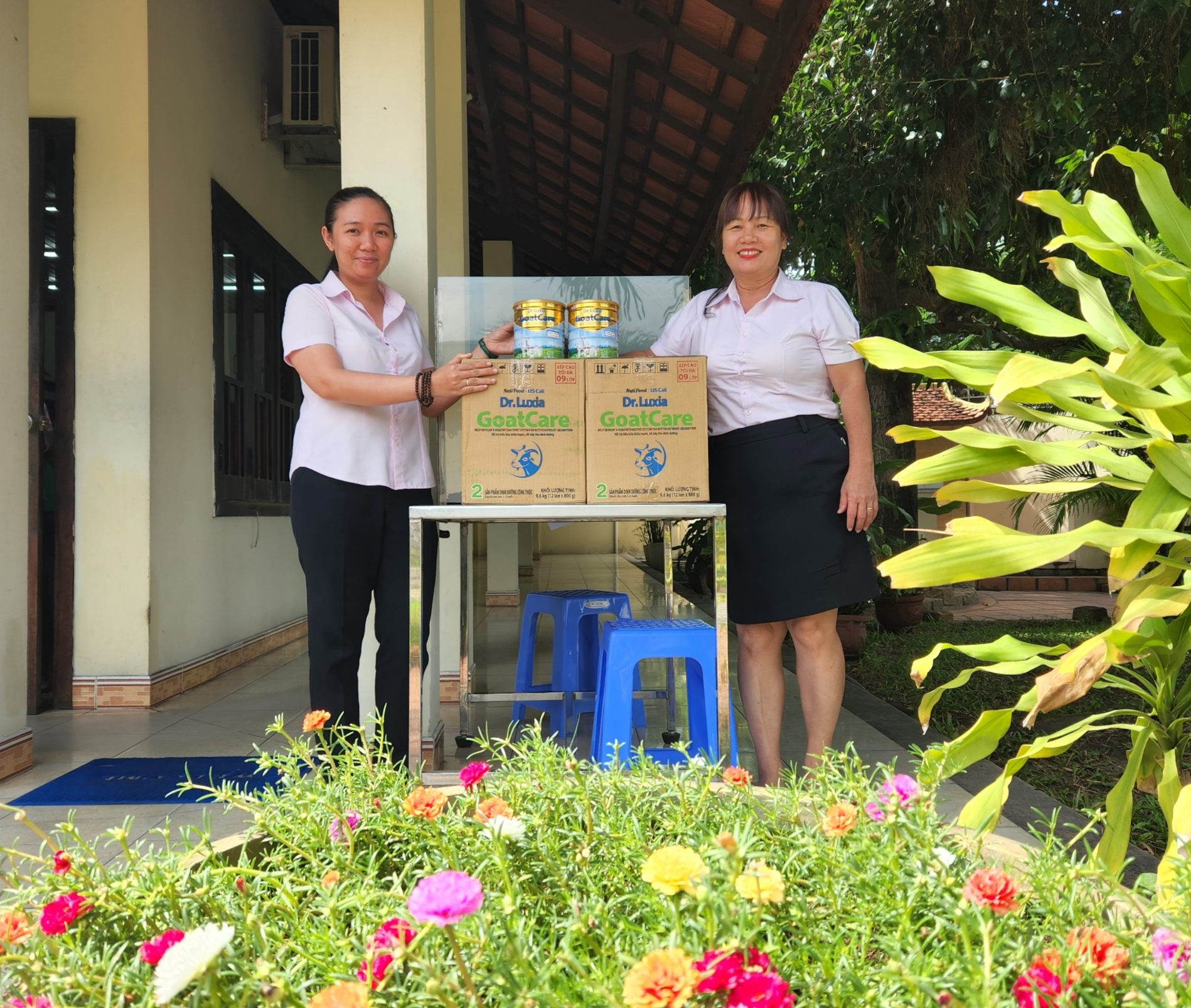 LĐLĐ tỉnh Khánh Hòa: Trao 1.000 lon sữa cho đoàn viên khó khăn