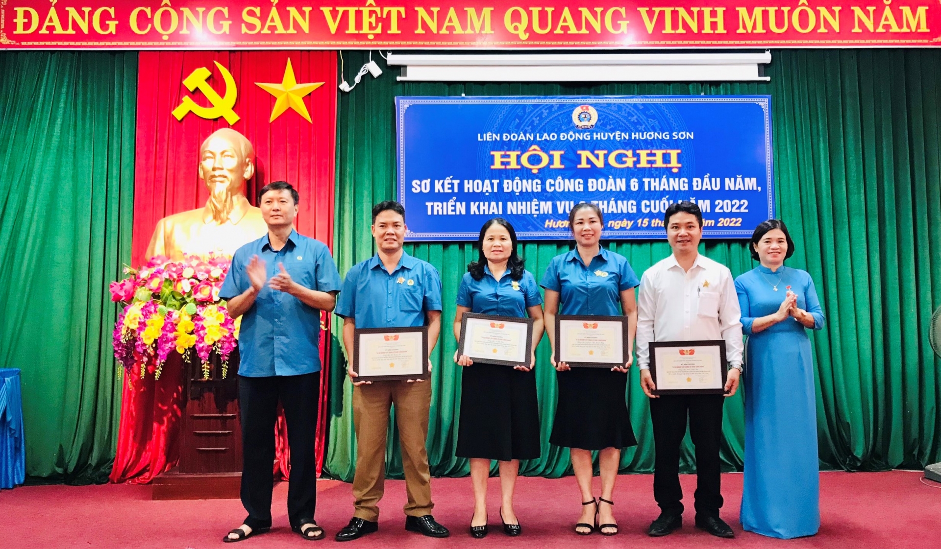 LĐLĐ huyện Hương Sơn xuất sắc trong tổ chức Tháng Công nhân, Tết Sum vầy LĐLĐ huyện Hương Sơn xuất sắc trong tổ chức Tháng Công nhân, Tết Sum vầy