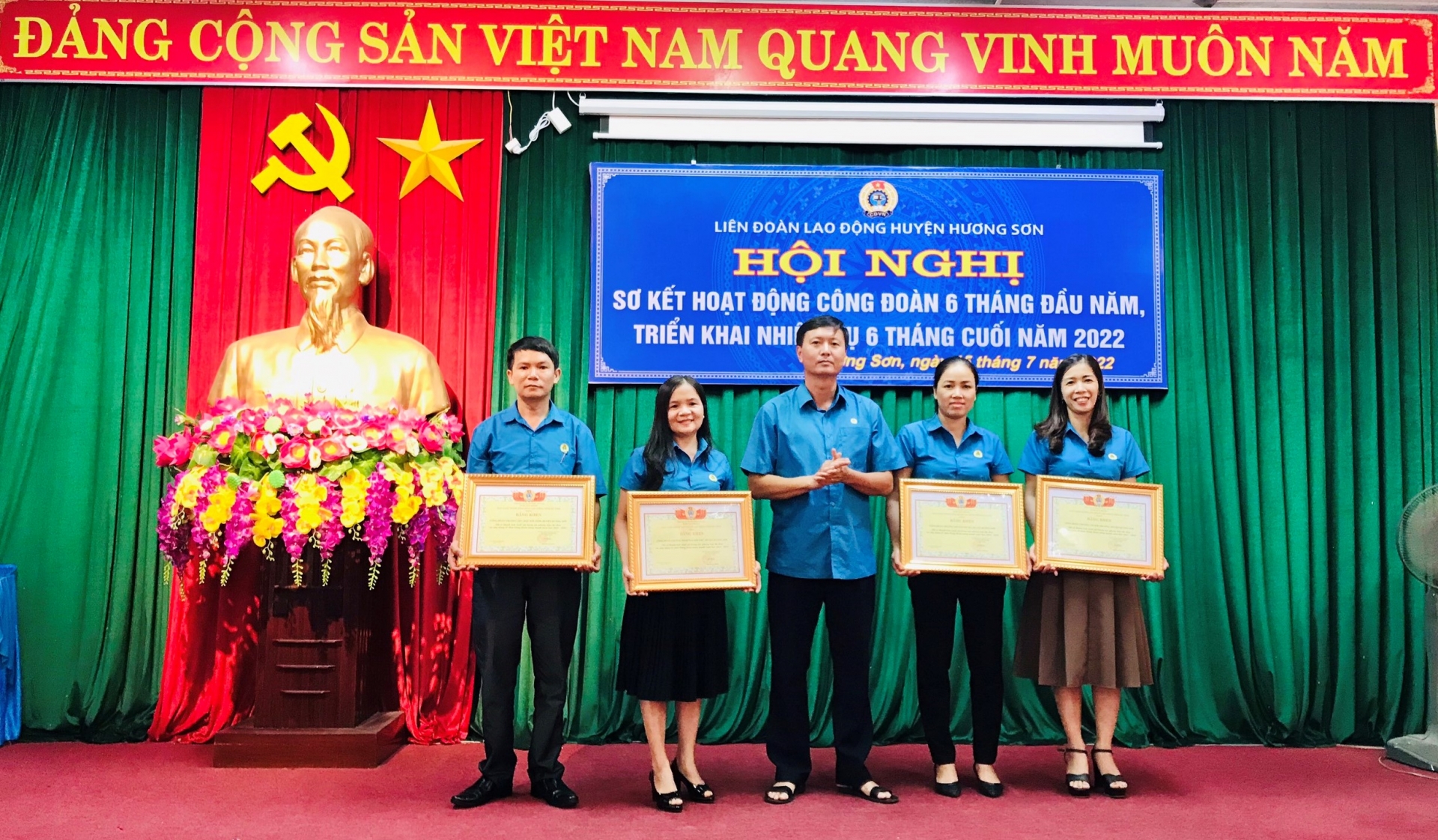 LĐLĐ huyện Hương Sơn xuất sắc trong tổ chức Tháng Công nhân, Tết Sum vầy LĐLĐ huyện Hương Sơn xuất sắc trong tổ chức Tháng Công nhân, Tết Sum vầy