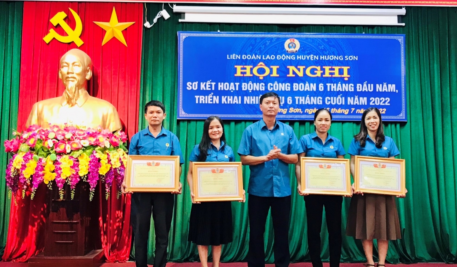 LĐLĐ huyện Hương Sơn xuất sắc trong tổ chức Tháng Công nhân, Tết Sum vầy