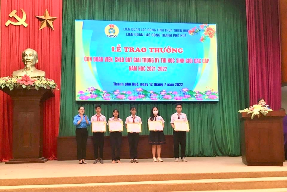 Công đoàn TP Huế chung tay chăm sóc, giáo dục và bảo vệ trẻ em Công đoàn TP Huế chung tay chăm sóc, giáo dục và bảo vệ trẻ em