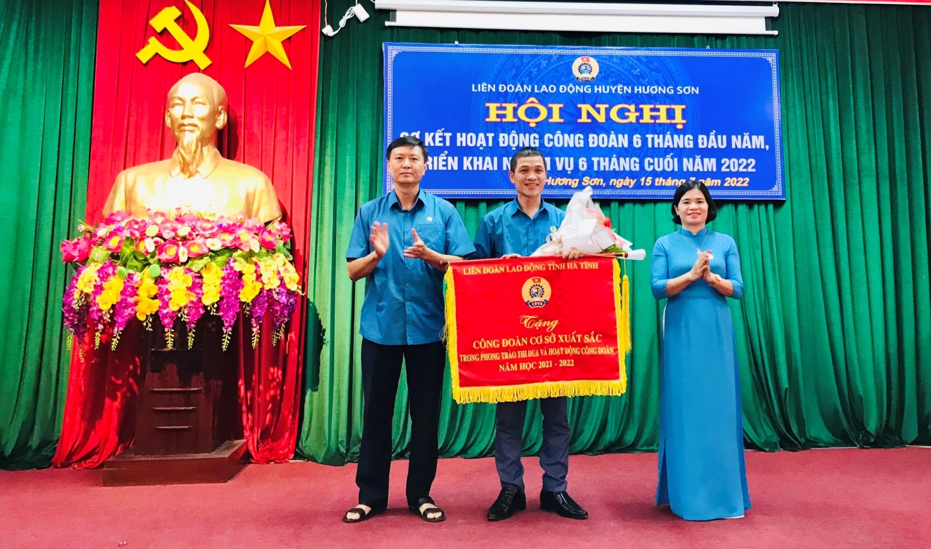 LĐLĐ huyện Hương Sơn xuất sắc trong tổ chức Tháng Công nhân, Tết Sum vầy LĐLĐ huyện Hương Sơn xuất sắc trong tổ chức Tháng Công nhân, Tết Sum vầy