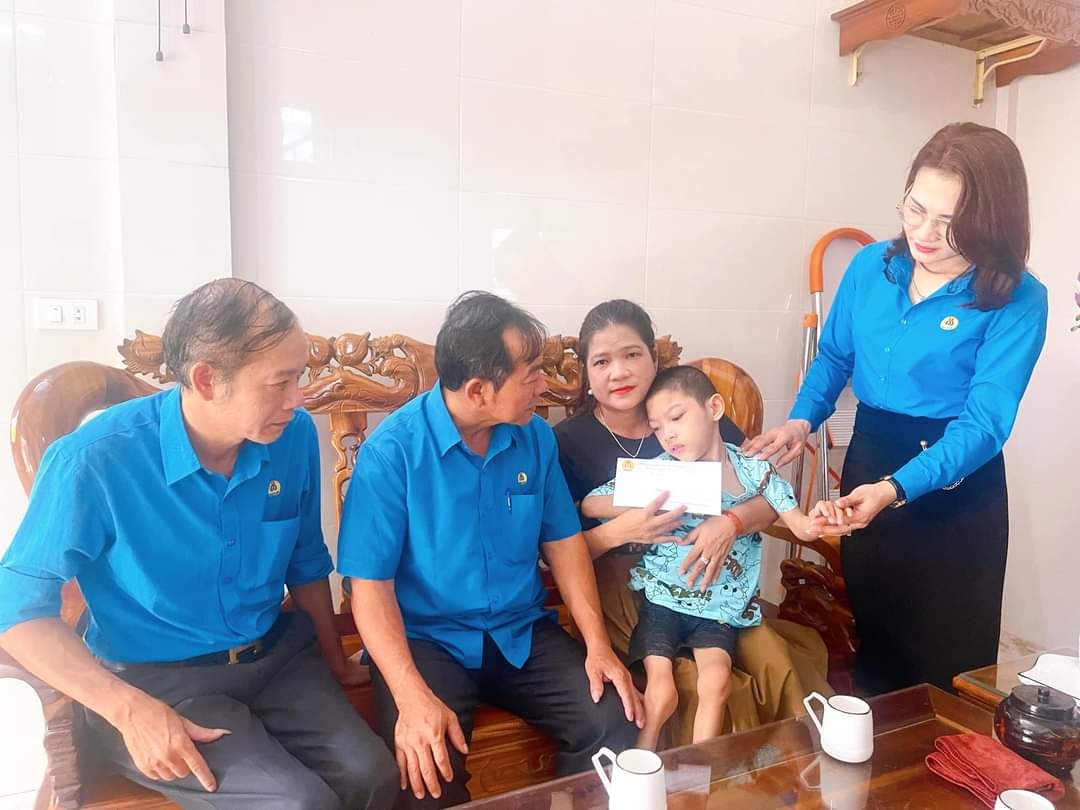 LĐLĐ huyện Cẩm Xuyên tổ chức nhiều hoạt động ý nghĩa trong tháng 7