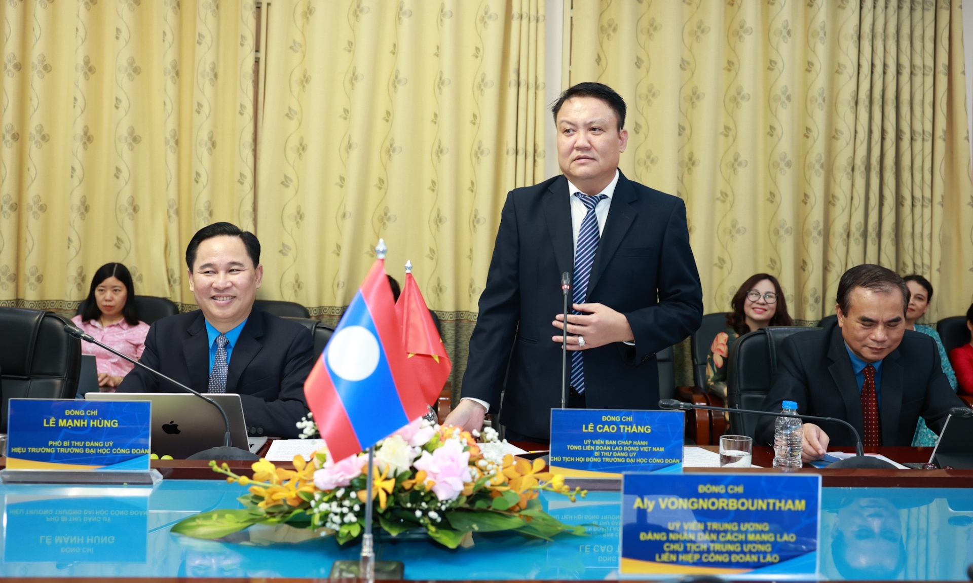 Mong muốn Trường Đại học Công đoàn hỗ trợ nâng cao trình độ cán bộ công đoàn Lào Mong muốn Trường Đại học Công đoàn hỗ trợ nâng cao trình độ cán bộ công đoàn Lào