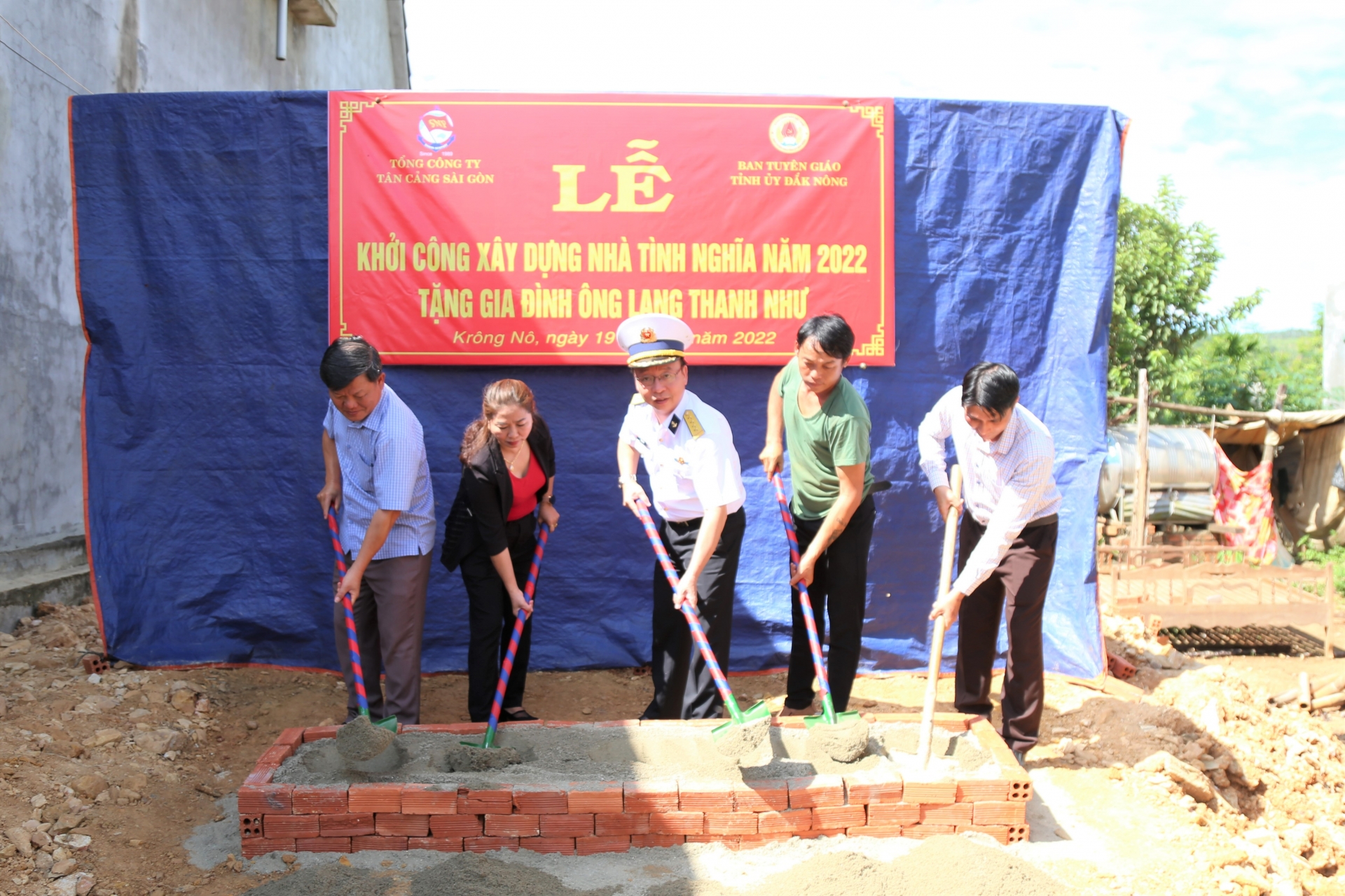 NLĐ Tân Cảng Sài Gòn ghi nhớ công lao của các anh hùng liệt sĩ NLĐ Tân Cảng Sài Gòn ghi nhớ công lao của các anh hùng liệt sĩ