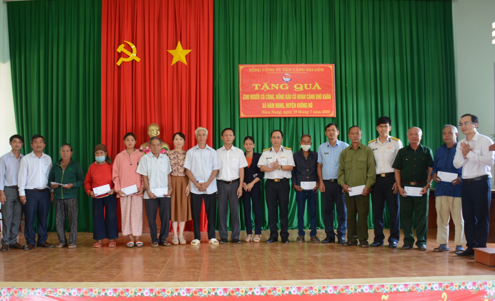 NLĐ Tân Cảng Sài Gòn ghi nhớ công lao của các anh hùng liệt sĩ NLĐ Tân Cảng Sài Gòn ghi nhớ công lao của các anh hùng liệt sĩ