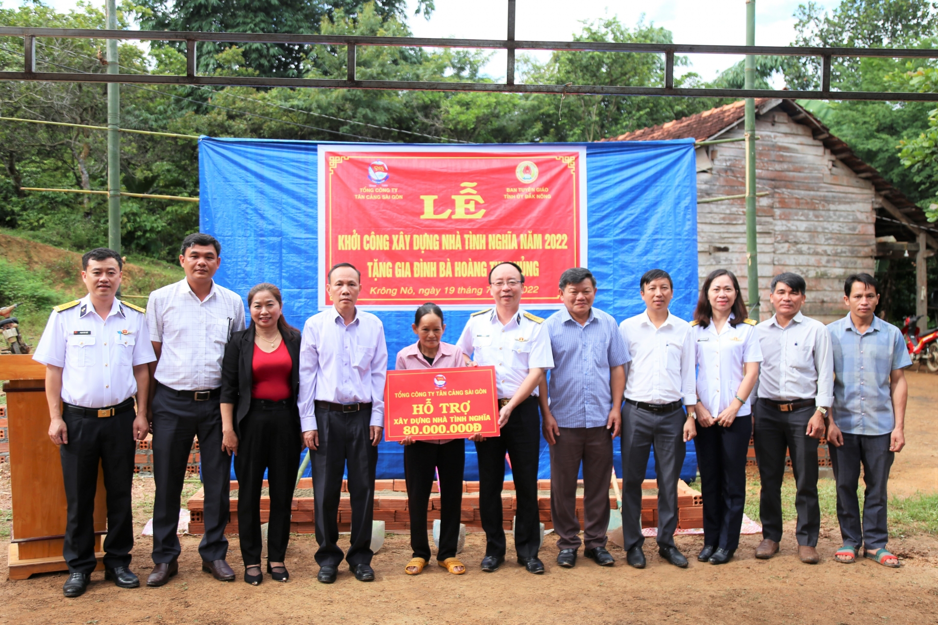 NLĐ Tân Cảng Sài Gòn ghi nhớ công lao của các anh hùng liệt sĩ NLĐ Tân Cảng Sài Gòn ghi nhớ công lao của các anh hùng liệt sĩ