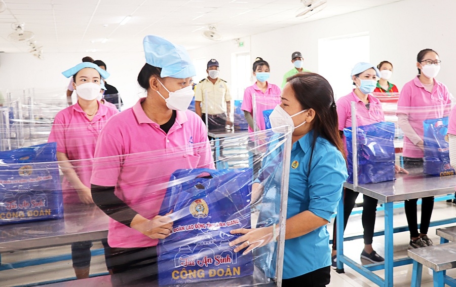 Công đoàn Kiên Giang: Giúp đoàn viên, NLĐ vượt qua khó khăn