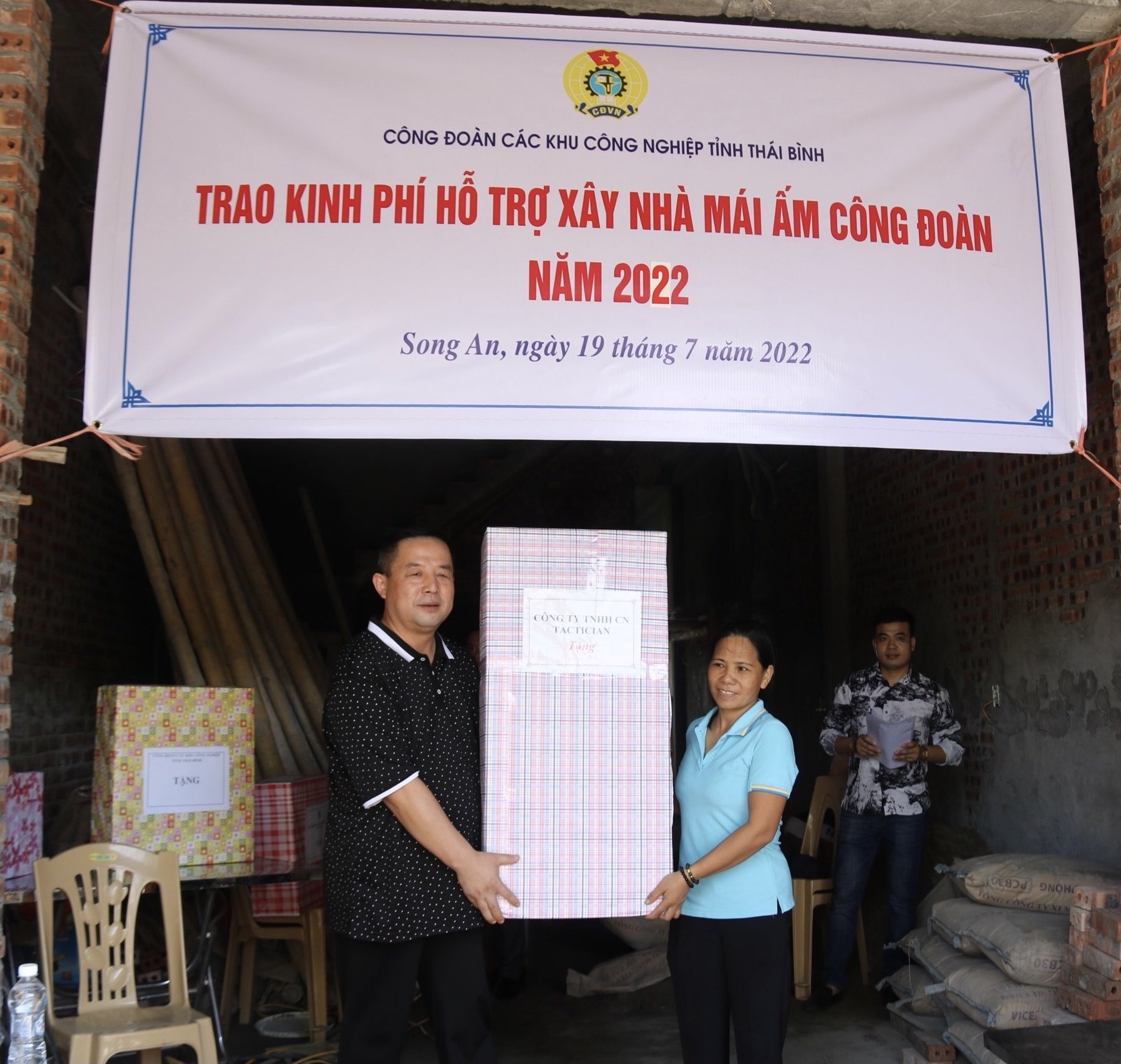 LĐLĐ Thái Bình hỗ trợ xây nhà “Mái ấm Công đoàn” cho đoàn viên khó khăn LĐLĐ Thái Bình hỗ trợ xây nhà “Mái ấm Công đoàn” cho đoàn viên khó khăn