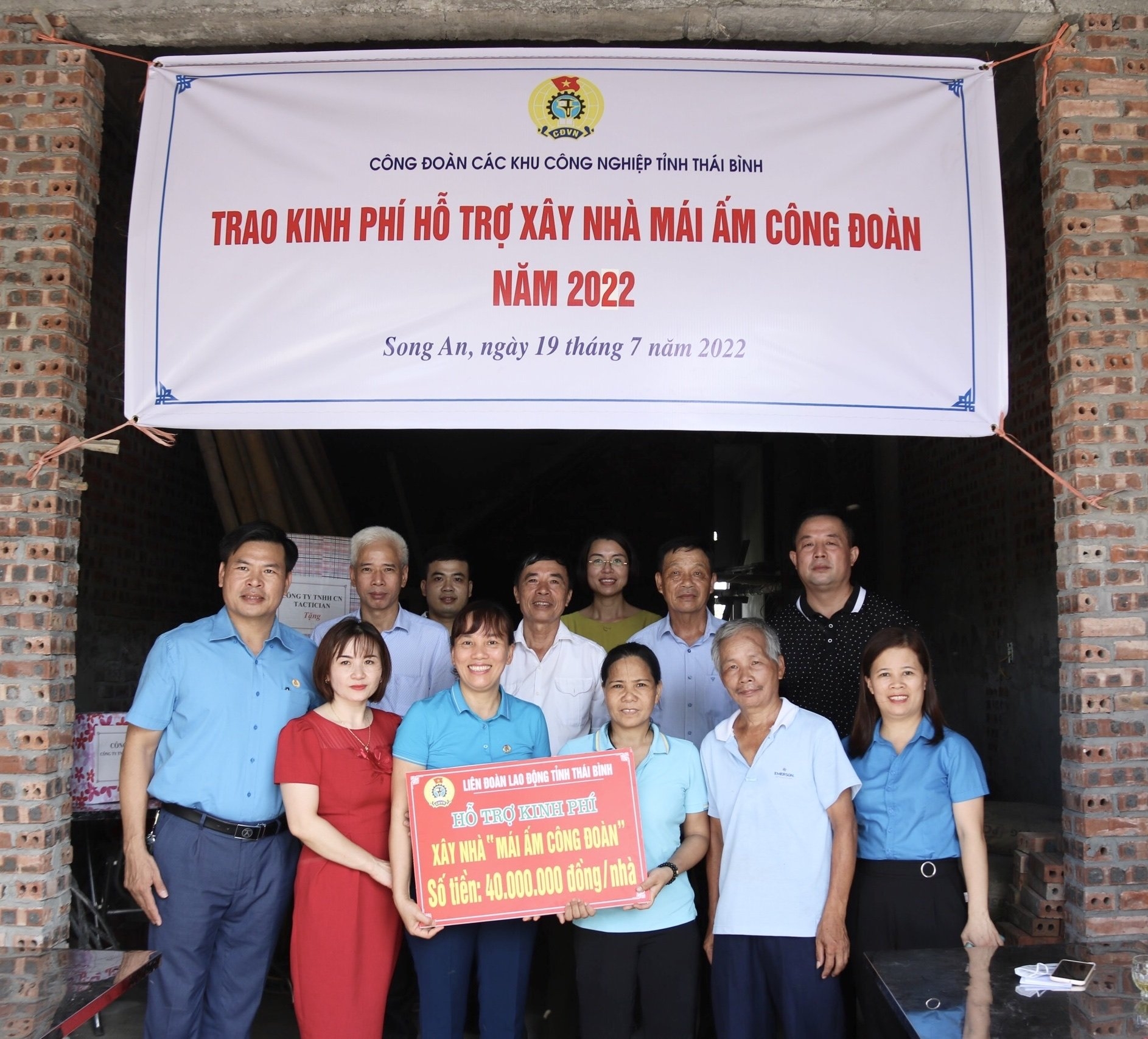 LĐLĐ Thái Bình hỗ trợ xây nhà “Mái ấm Công đoàn” cho đoàn viên khó khăn LĐLĐ Thái Bình hỗ trợ xây nhà “Mái ấm Công đoàn” cho đoàn viên khó khăn