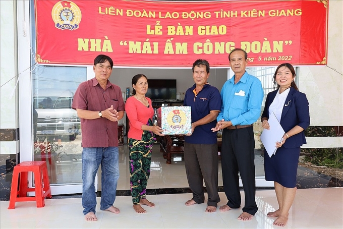 Công đoàn Kiên Giang: Giúp đoàn viên, NLĐ vượt qua khó khăn