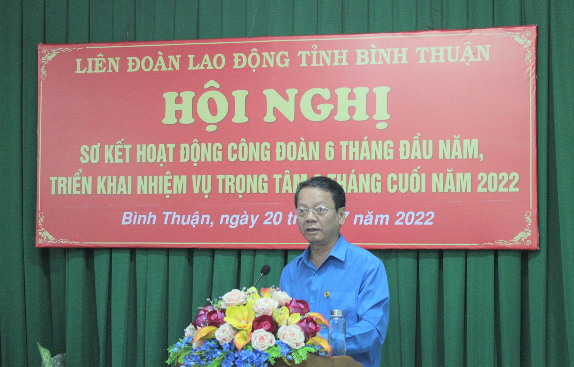 LĐLĐ tỉnh Bình Thuận sơ kết 6 tháng đầu năm LĐLĐ tỉnh Bình Thuận khen thưởng nhiều tập thể, cá nhân có thành tích xuất sắc