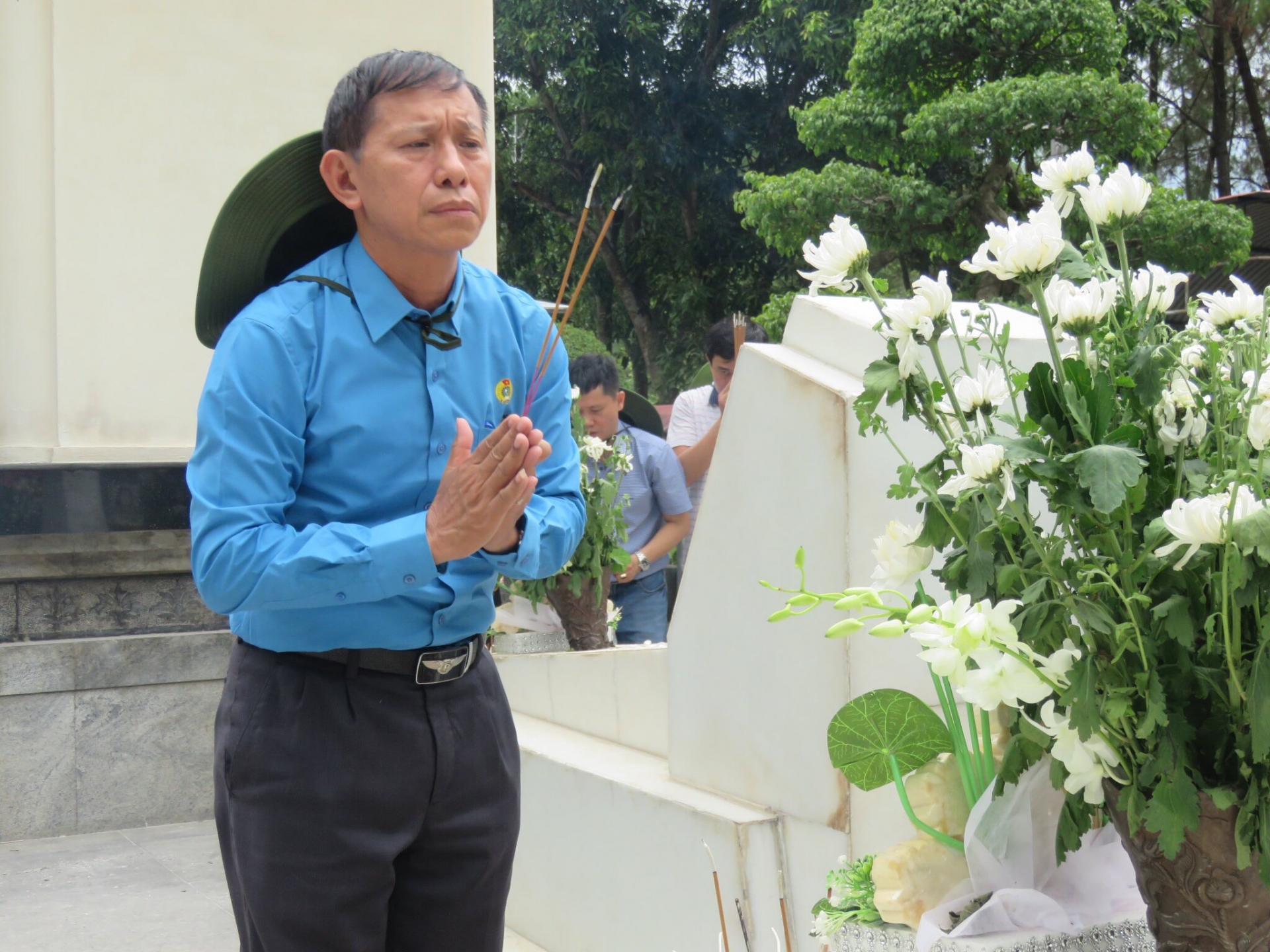 Đoàn công tác Tổng LĐLĐ Việt Nam tri ân các thương binh, liệt sĩ