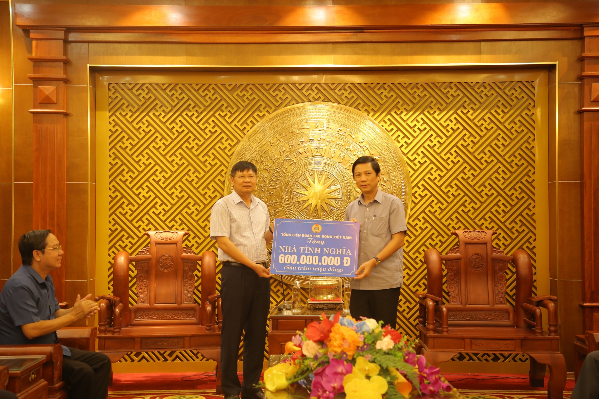 Đoàn công tác Tổng LĐLĐ Việt Nam tri ân các anh hùng liệt sĩ tại Quảng Trị Đoàn công tác Tổng LĐLĐ Việt Nam tri ân các anh hùng liệt sĩ tại Quảng Trị