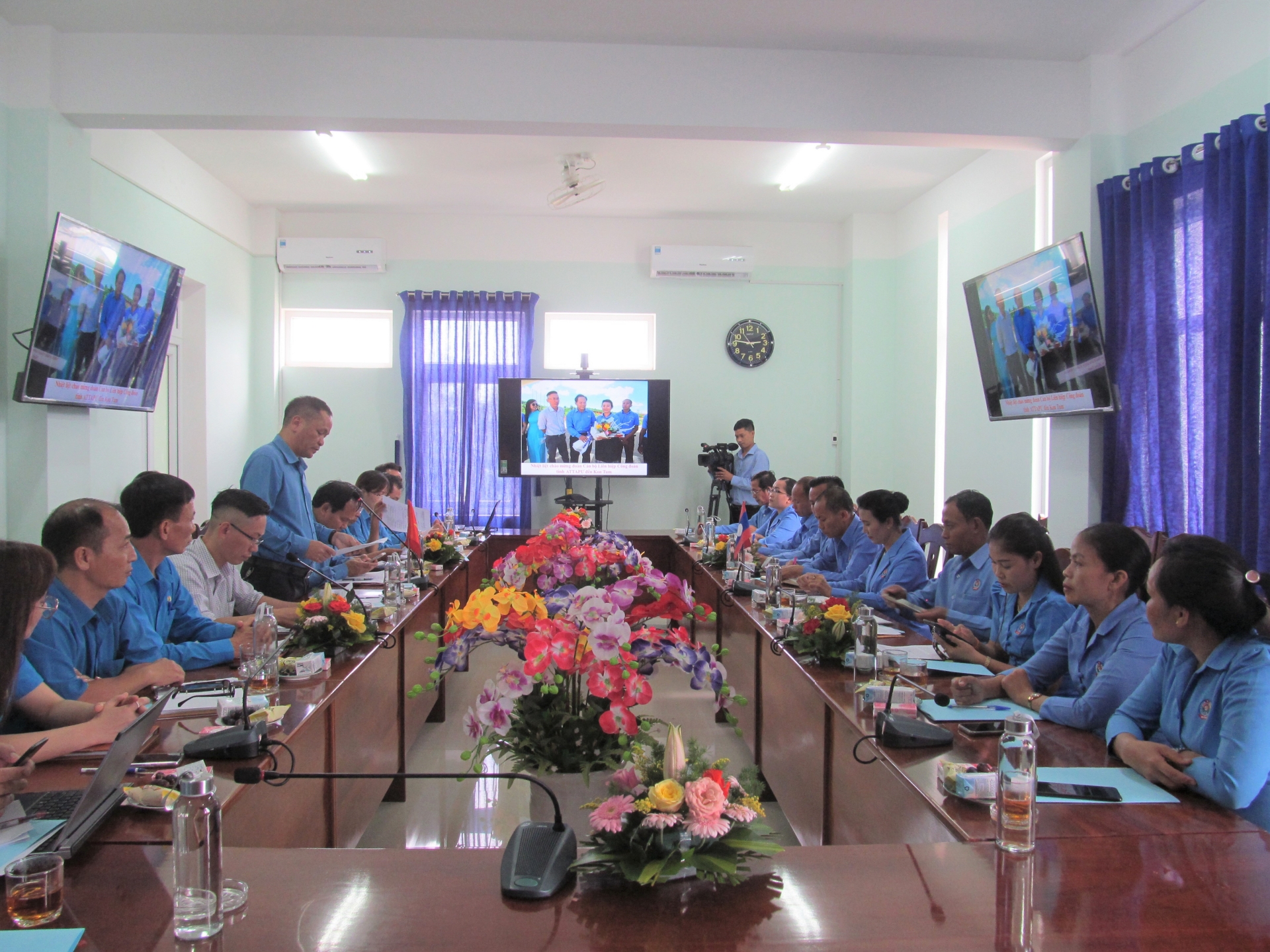 Tiếp tục vun đắp tình hữu nghị Công đoàn 2 tỉnh Kon Tum - Attapeu (Lào) Tiếp tục vun đắp tình hữu nghị Công đoàn 2 tỉnh Kon Tum - Attapeu (Lào)