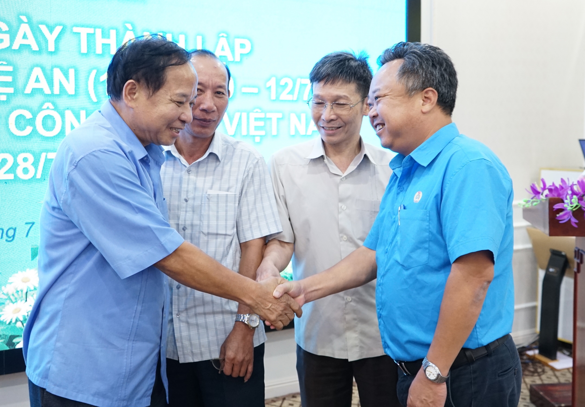 Công đoàn Viên chức Nghệ An tọa đàm kỷ niệm ngày thành lập Công đoàn Việt Nam Công đoàn Viên chức Nghệ An tọa đàm kỷ niệm ngày thành lập Công đoàn Việt Nam