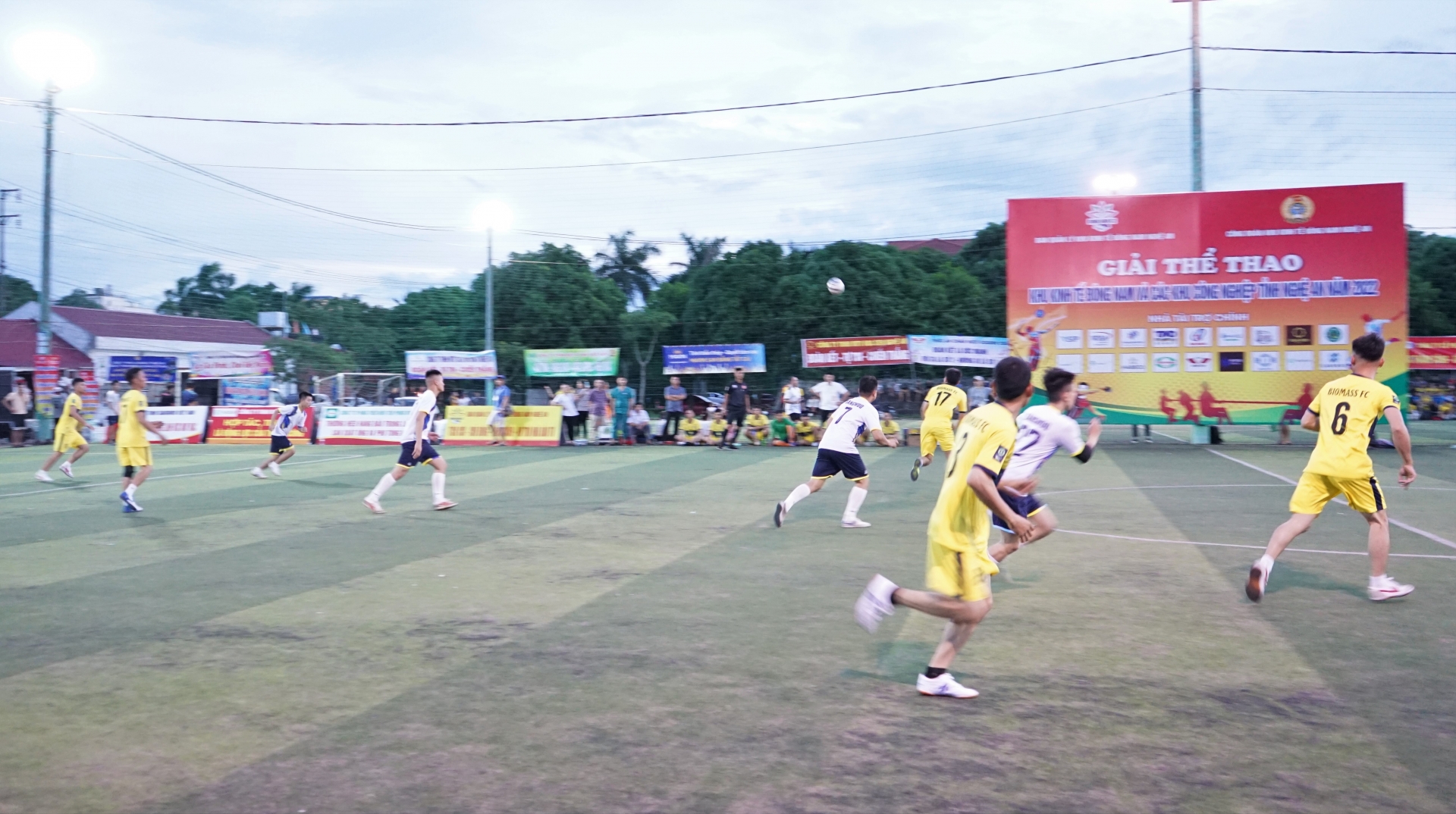 Khai mạc giải bóng đá Khu kinh tế Đông Nam Nghệ An Khai mạc giải bóng đá Khu kinh tế Đông Nam Nghệ An