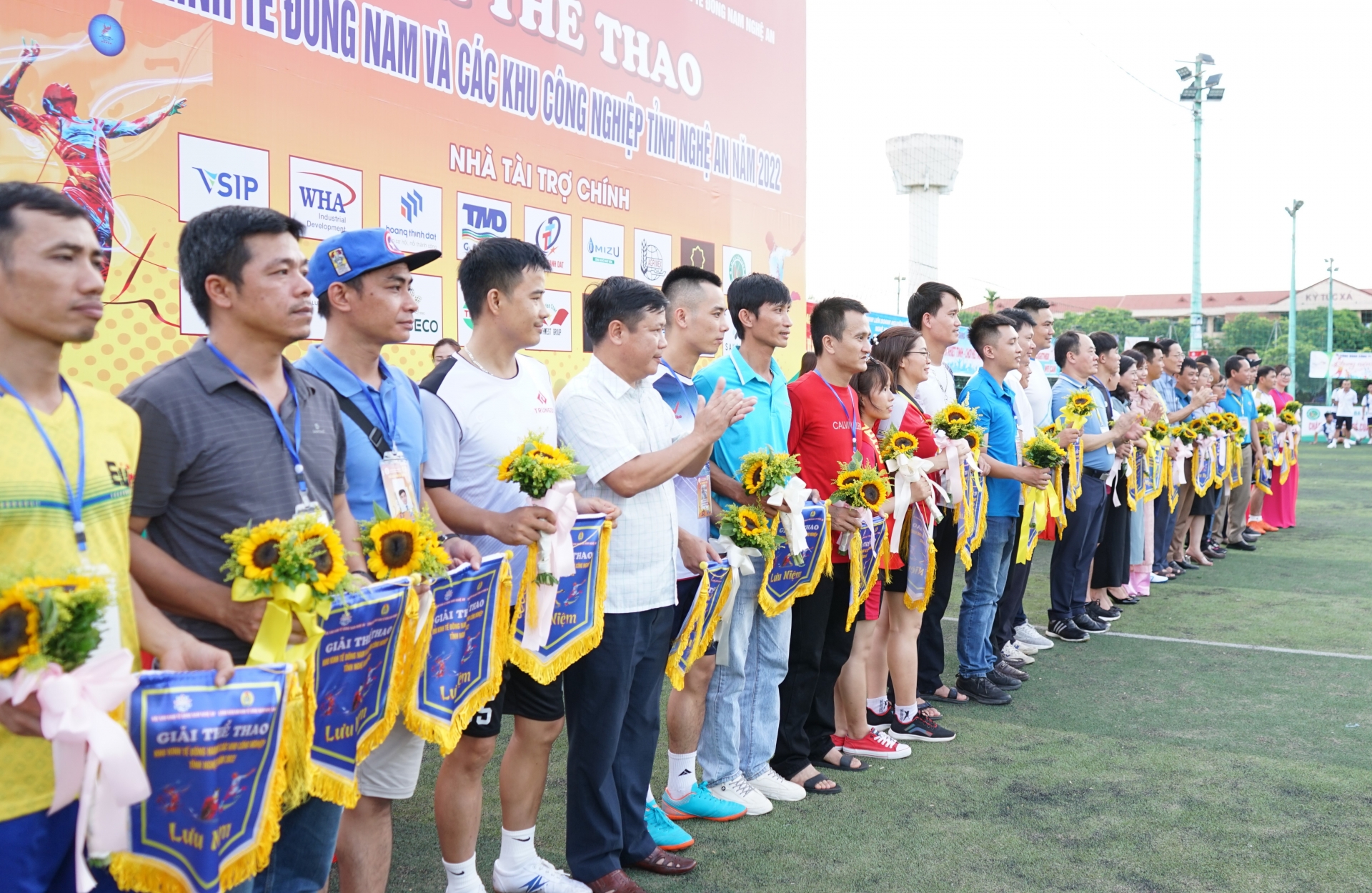 Khai mạc giải bóng đá Khu kinh tế Đông Nam Nghệ An Khai mạc giải bóng đá Khu kinh tế Đông Nam Nghệ An