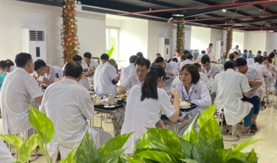 undefined Nhân viên y tế nghỉ việc và đề xuất giữ chân người lao động của Công đoàn