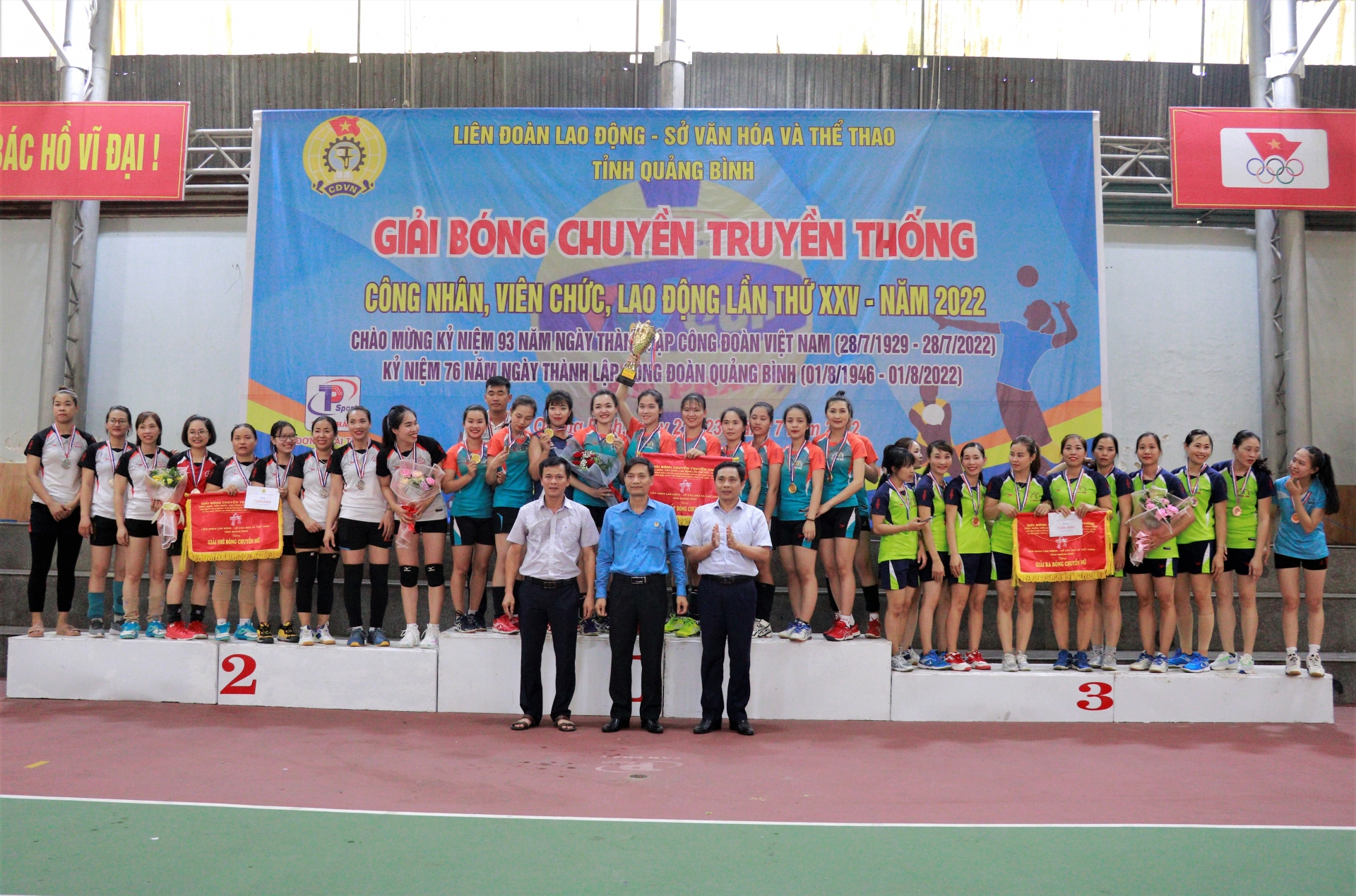 Quảng Bình: Sôi nổi giải bóng chuyền truyền thống CNVCLĐ