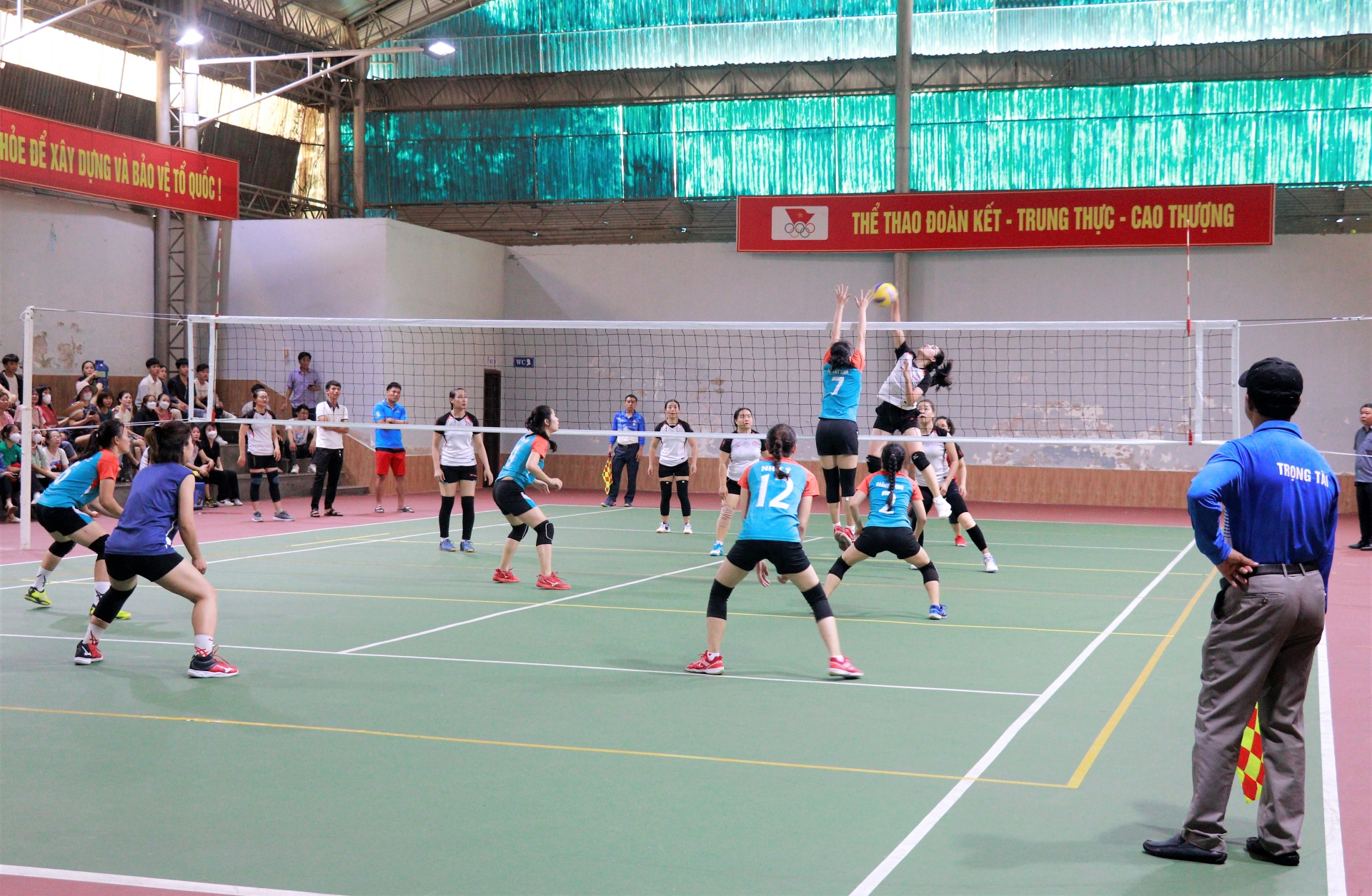 Quảng Bình: Sôi nổi giải bóng chuyền truyền thống CNVCLĐ