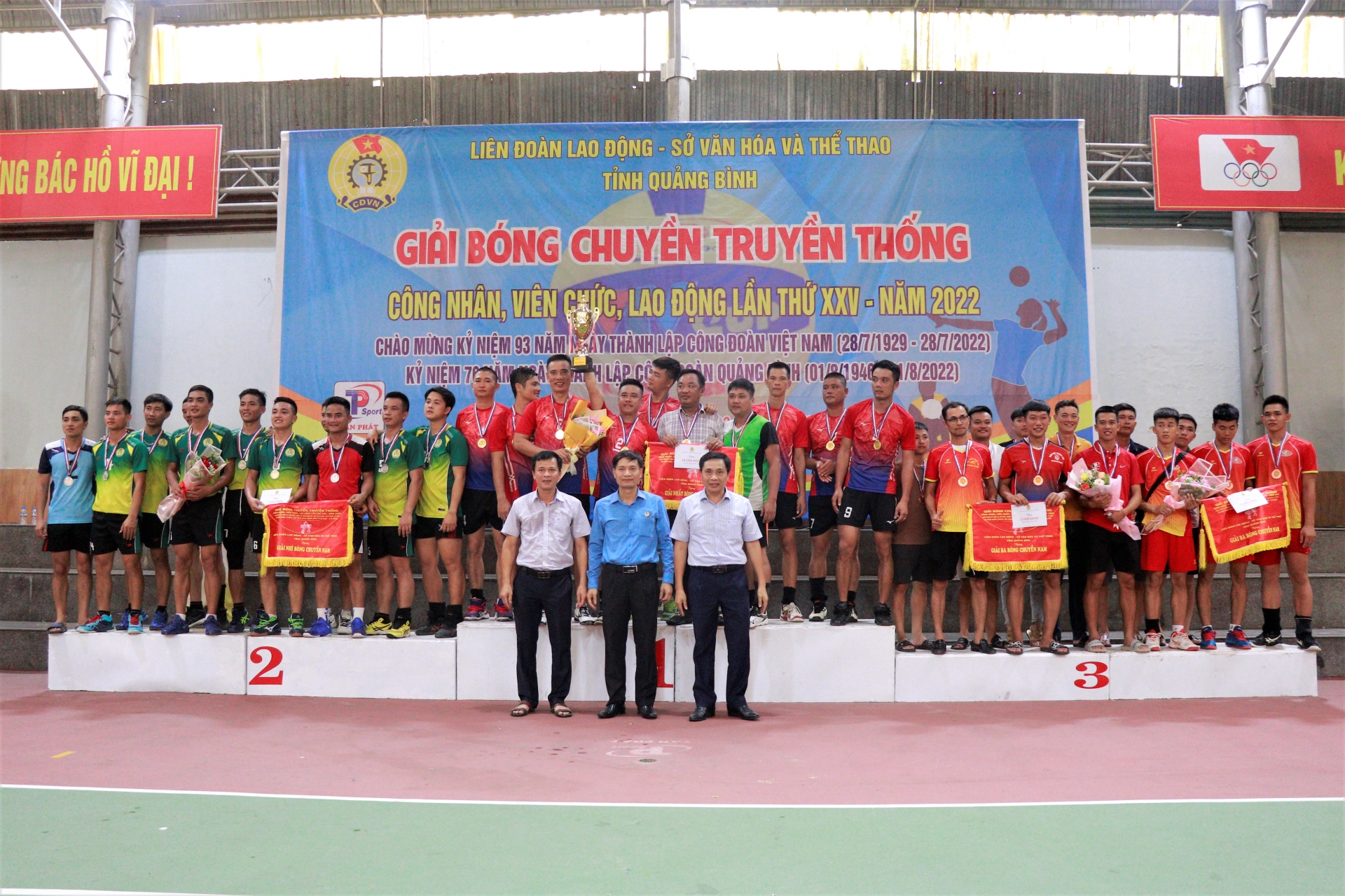 Quảng Bình: Sôi nổi giải bóng chuyền truyền thống CNVCLĐ