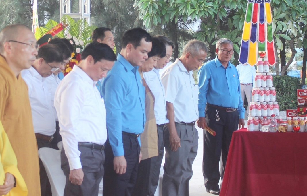 Tổng LĐLĐ Việt Nam tưởng niệm, tri ân 64 liệt sĩ Gạc Ma Tổng LĐLĐ Việt Nam tưởng niệm, tri ân 64 liệt sĩ Gạc Ma