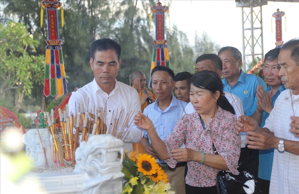 Xúc động Lễ tri ân 64 anh hùng, liệt sĩ hi sinh trong sự kiện Gạc Ma Xúc động Lễ tri ân 64 anh hùng, liệt sĩ hi sinh trong sự kiện Gạc Ma